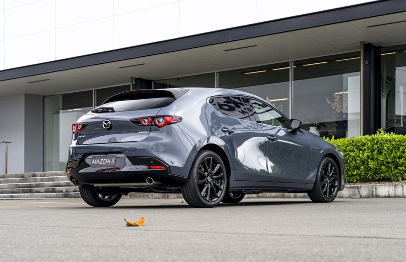 2025 Mazda 3 HOMURA 2.5L FWD Hatchback image 3