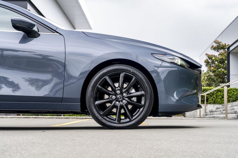 2025 Mazda 3 HOMURA 2.5L FWD Hatchback image 4