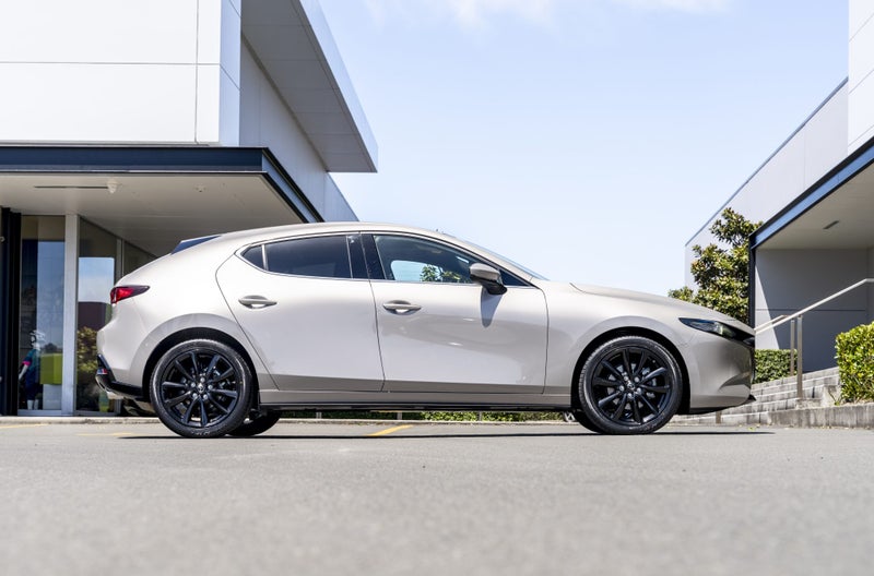 2025 Mazda 3 HOMURA 2.5L FWD Hatchback image 2