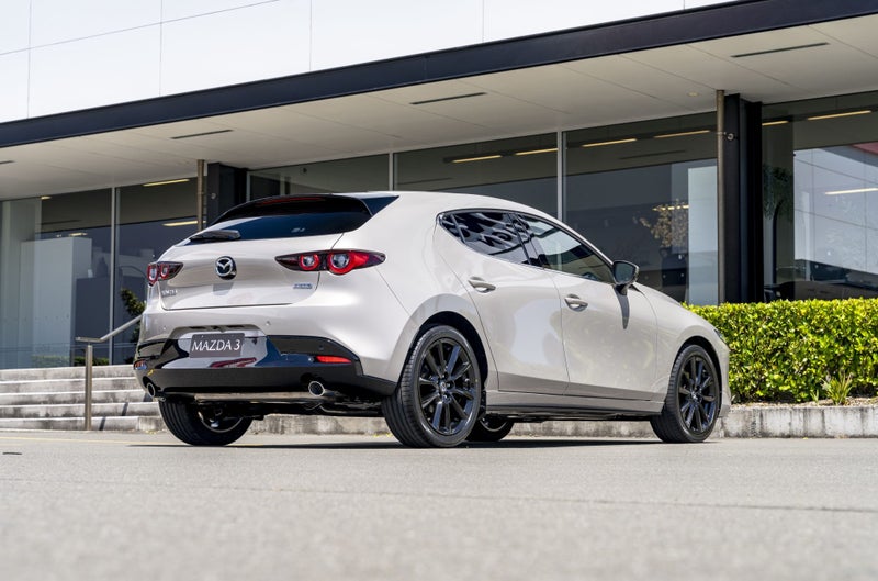 2025 Mazda 3 HOMURA 2.5L FWD Hatchback image 3