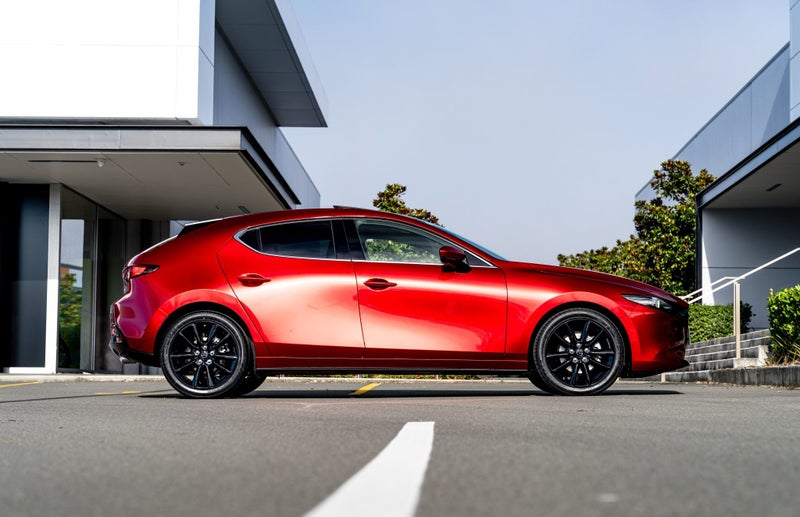 2025 Mazda 3 HOMURA 2.5L FWD Hatchback image 3