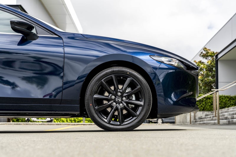 2025 Mazda 3 SP25 2.5L FWD Hatchback image 4