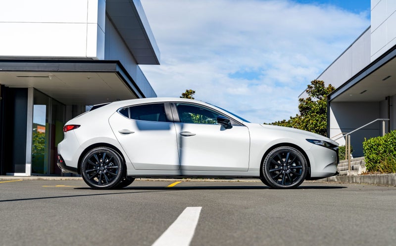 2025 Mazda 3 SP25 2.5L FWD Hatchback image 3