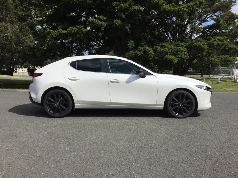 2025 Mazda 3 SP25 2.5L PETROL HATCH image 2