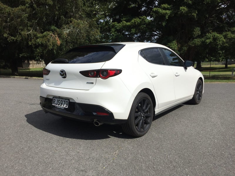 2025 Mazda 3 SP25 2.5L PETROL HATCH image 3