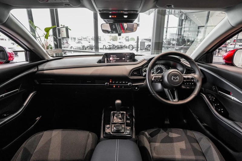 2025 Mazda CX-30 E FWD GSX 2.0 6AT image 3