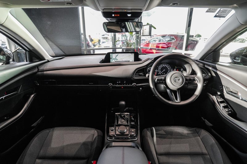 2025 Mazda CX-30 E FWD SP25 2.5 6AT image 3