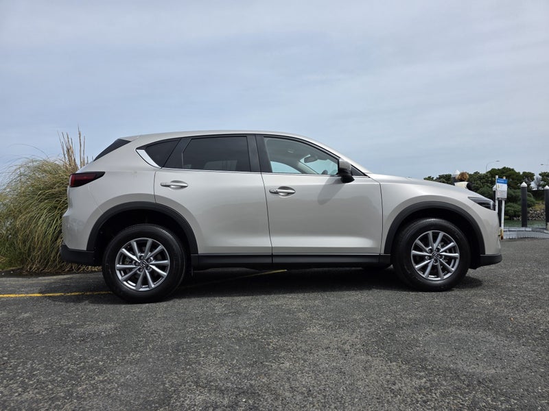 2025 Mazda CX-5 AWD 2.5L GSX 6AT P image 4