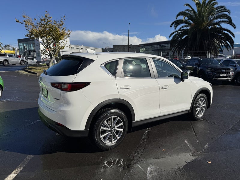 2025 Mazda CX-5 GLX FWD 2.0L image 4