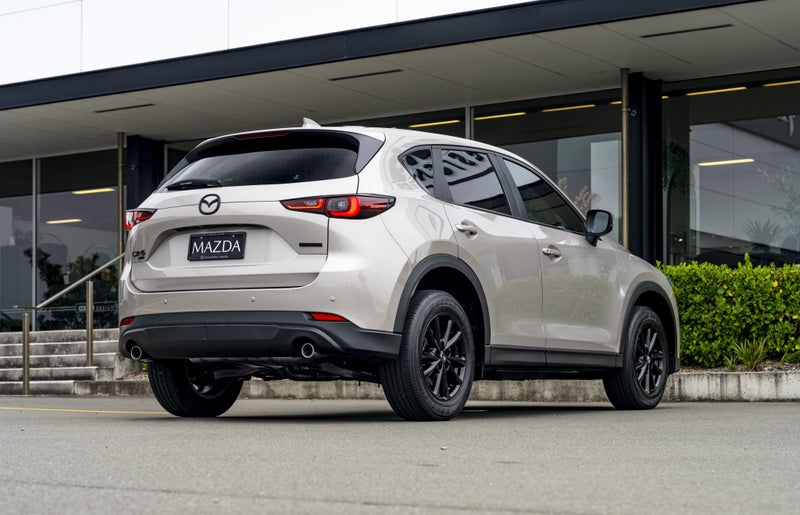 2025 Mazda CX-5 GSX AWD BLACK EDITION AWD 6 SPEED image 4