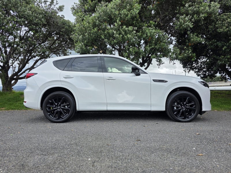 2025 Mazda CX-60 3.3L AWD P Hybrid SP 8AT image 2