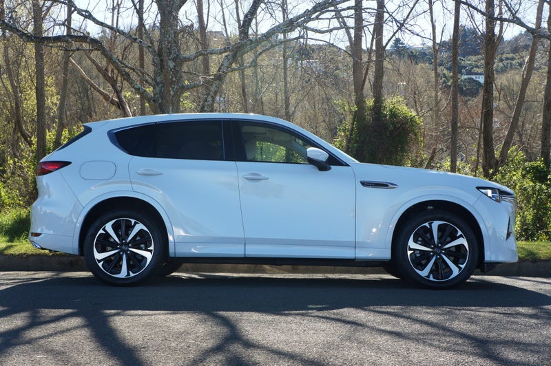 2025 Mazda CX-60 AWD 2.5L Takami 8AT PHEV image 2