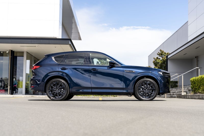2025 Mazda CX-60 HOMURA 3.3L HYBRID 8 Speed image 3