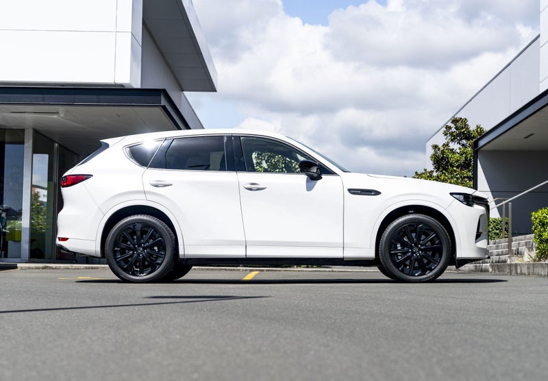 2025 Mazda CX-60 HOMURA 3.3L HYBRID 8 Speed image 3