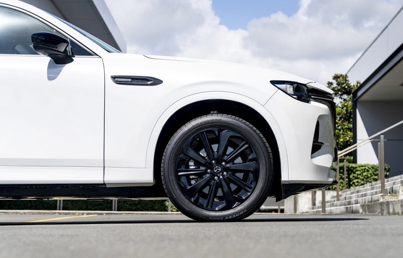 2025 Mazda CX-60 HOMURA 3.3L HYBRID 8 Speed image 4