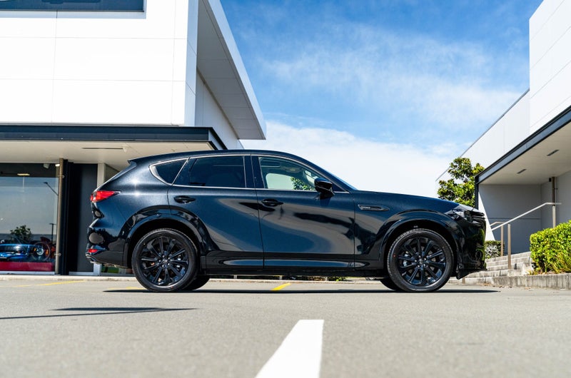 2025 Mazda CX-60 HOMURA 3.3L HYBRID 8 Speed image 2