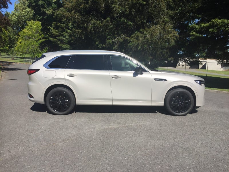 2025 Mazda CX-80 HOMURA AWD PHEV image 2