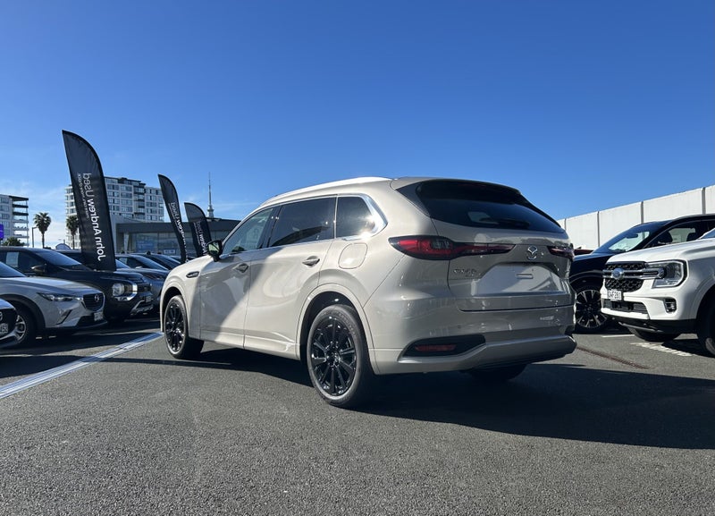 2025 Mazda CX-80 Homura MHEV AWD 3.3L image 4