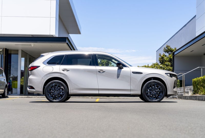 2025 Mazda CX-80 HOMURA PHEV AWD 8AT image 3