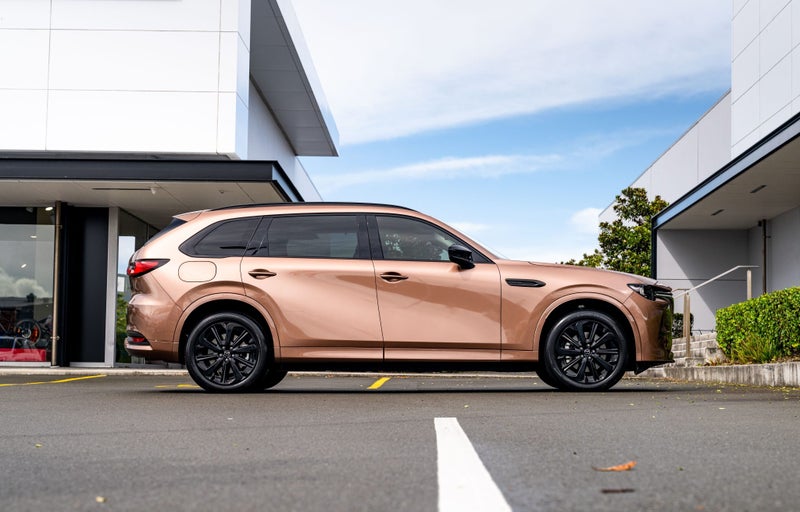 2025 Mazda CX-80 SP BLACK EDITION PHEV AWD 8AT image 3