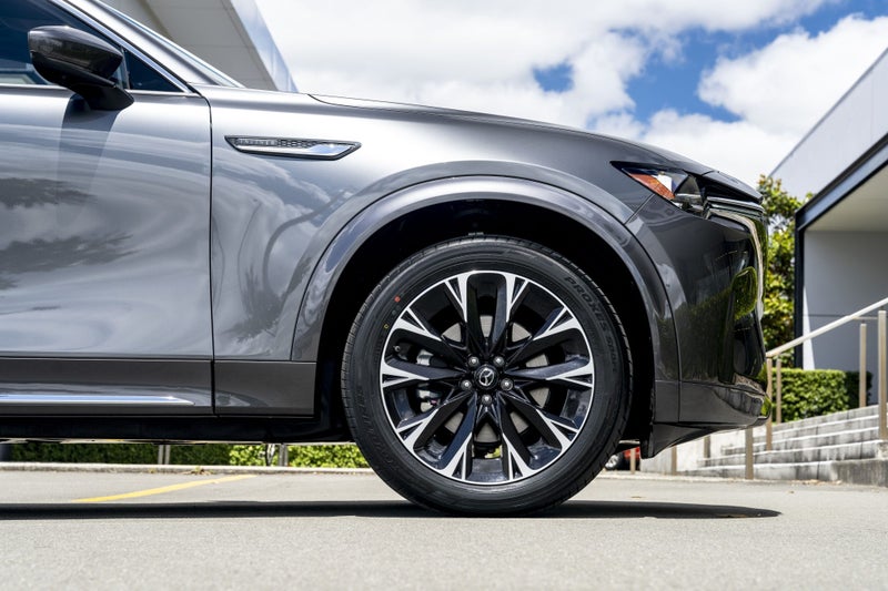 2025 Mazda CX-90 2025 CX-90 Takami AWD 3.3 Hybrid image 3