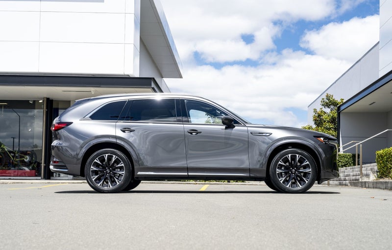 2025 Mazda CX-90 2025 CX-90 Takami AWD 3.3 Hybrid image 4