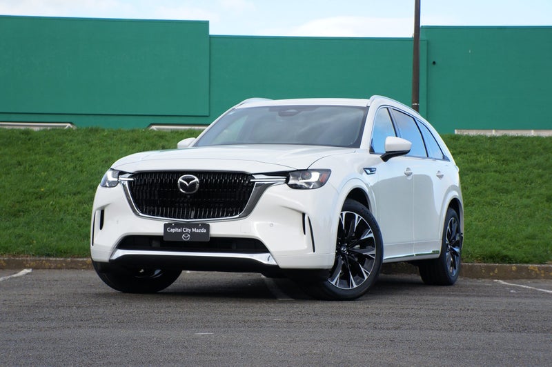 2025 Mazda CX-90 AWD 3.3L Takami 8AT M Hybrid image 4