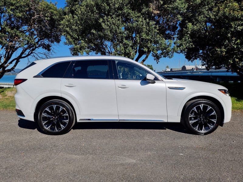 2025 Mazda CX-90 AWD TAKAMI 3.3L 8AT M HYBRID image 4