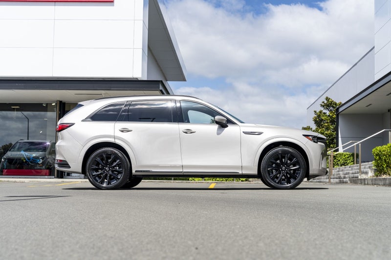 2025 Mazda CX-90 Takami 3.3 Hybrid Black Edition image 3