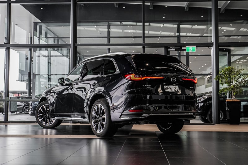 2025 Mazda CX-90 TAKAMI 3.3L, M HYBRID, AWD WEE... image 4
