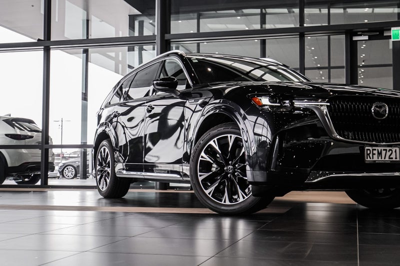 2025 Mazda CX-90 TAKAMI 3.3L, M HYBRID, AWD WEE... image 5