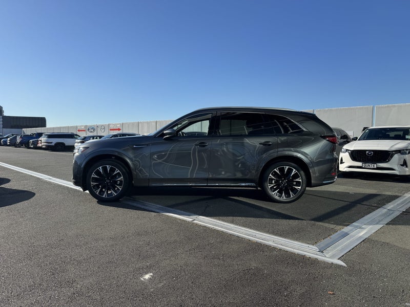 2025 Mazda CX-90 Takami 3.3L Petrol M Hybrid AWD image 4