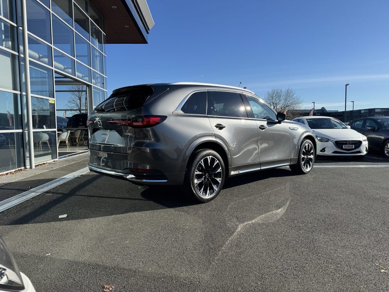 2025 Mazda CX-90 Takami 3.3L Petrol M Hybrid AWD image 5