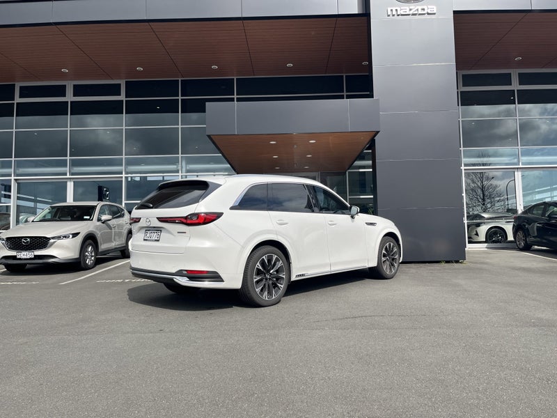 2025 Mazda CX-90 Takami 3.3L Petrol M Hybrid AWD image 3