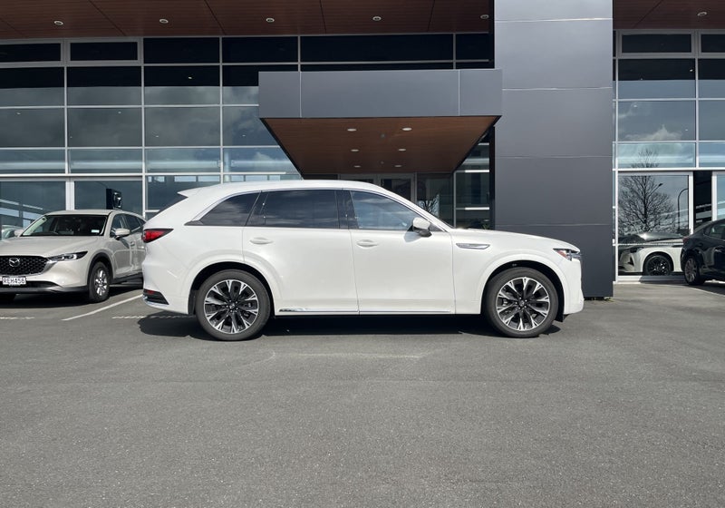 2025 Mazda CX-90 Takami 3.3L Petrol M Hybrid AWD image 4