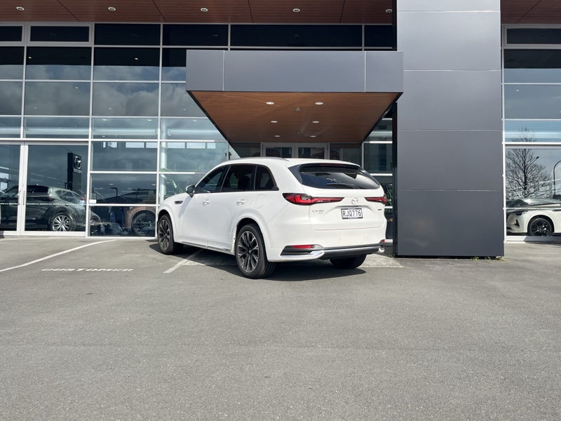 2025 Mazda CX-90 Takami 3.3L Petrol M Hybrid AWD image 5