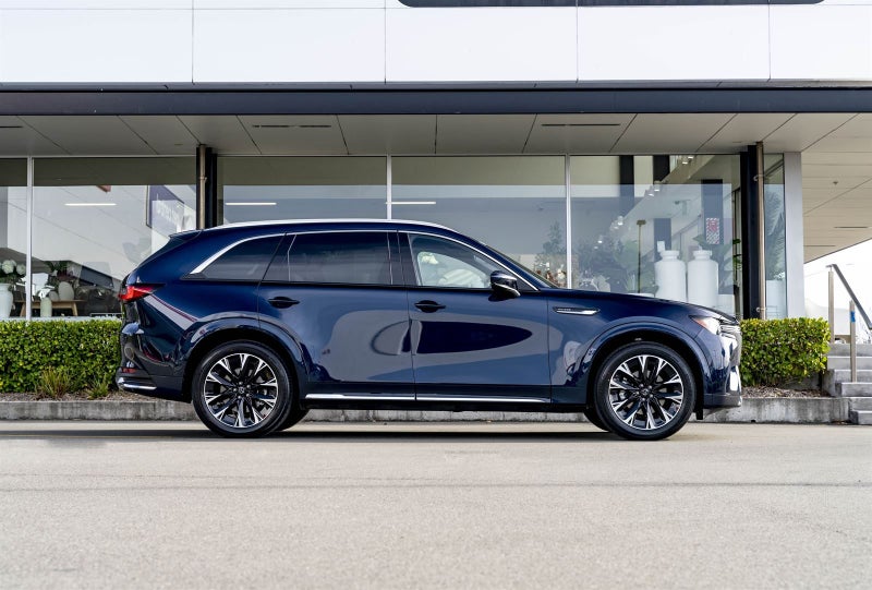 2025 Mazda CX-90 Takami AWD 3.3 Hybrid image 3
