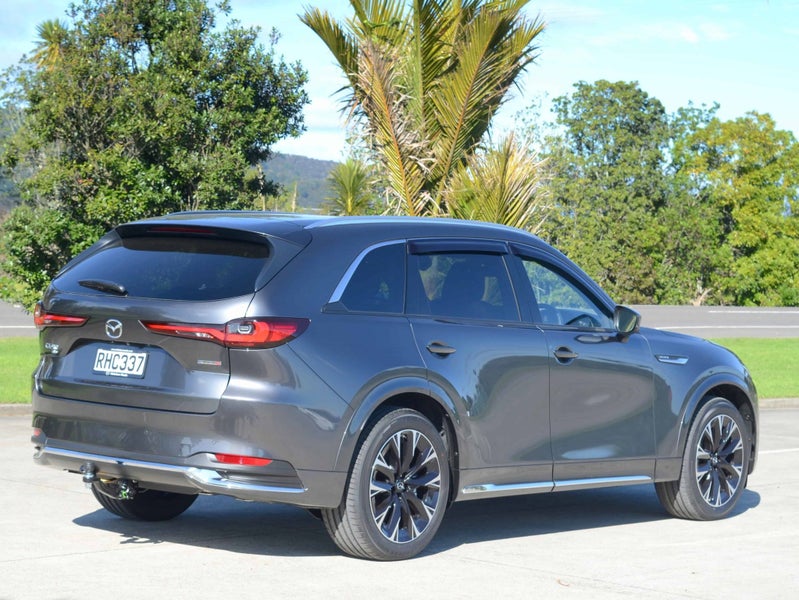 2025 Mazda CX-90 Takami AWD image 4
