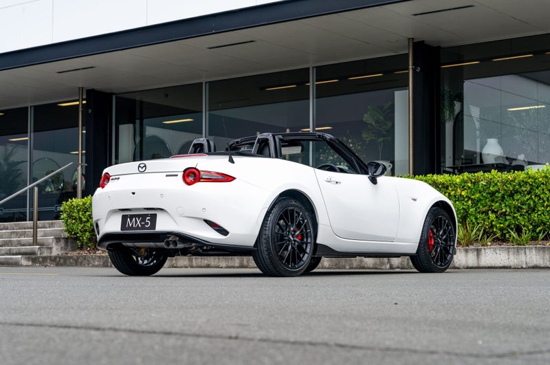 2025 Mazda MX-5 ROADSTER GT 2.0 6 Speed Manual image 3