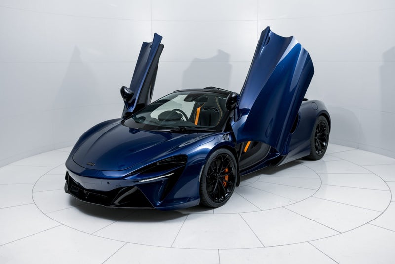 2025 McLaren Artura Spider image 2
