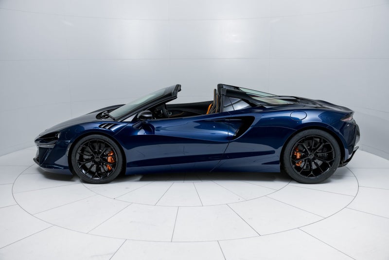 2025 McLaren Artura Spider image 3