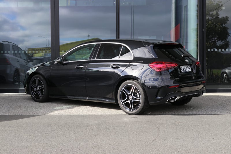 2025 Mercedes-Benz A 200 Hatchback Facelift - N... image 3
