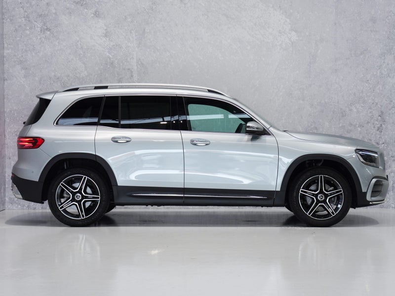 2025 Mercedes-Benz GLB 200 AMG Line SUV *NZ New* image 3