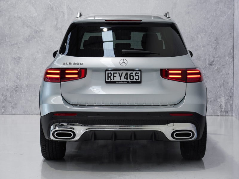 2025 Mercedes-Benz GLB 200 AMG Line SUV *NZ New* image 5