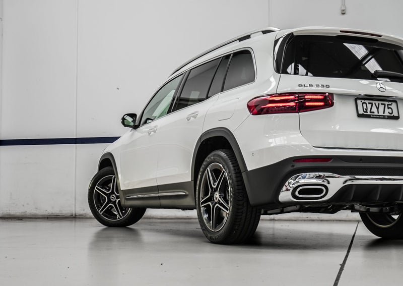 2025 Mercedes-Benz GLB 250 AMG Line *NZ New* image 2