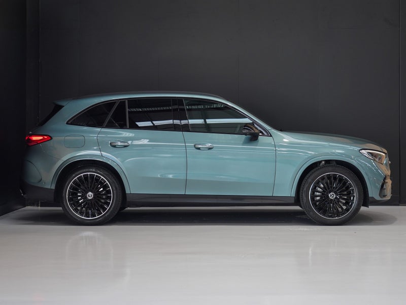 2025 Mercedes-Benz GLC 300 AMG Line image 3