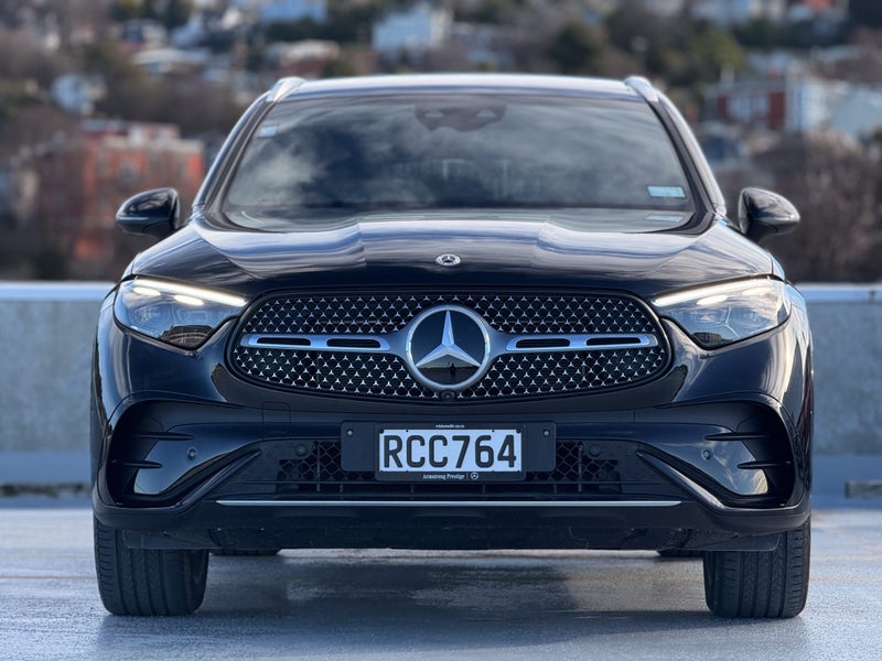 2025 Mercedes-Benz GLC 300 GLC300 4MATIC image 5