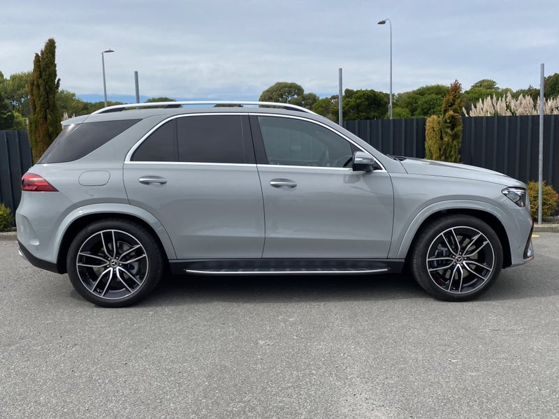 2025 Mercedes-Benz GLE 450 d AMG Line 4MATIC Di... image 2