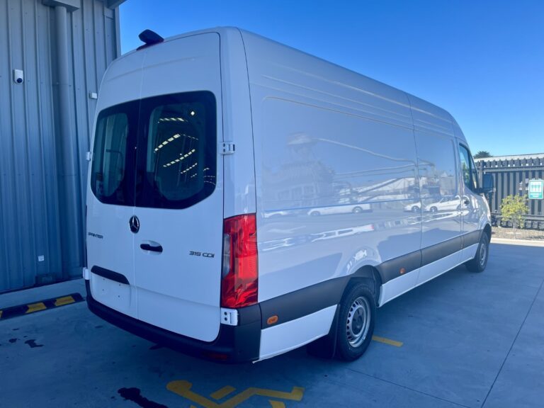2025 Mercedes-Benz Sprinter 315 LWB Van Camper... image 3