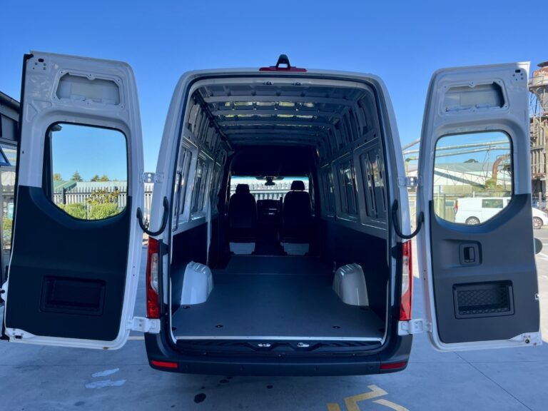 2025 Mercedes-Benz Sprinter 315 LWB Van Camper... image 5